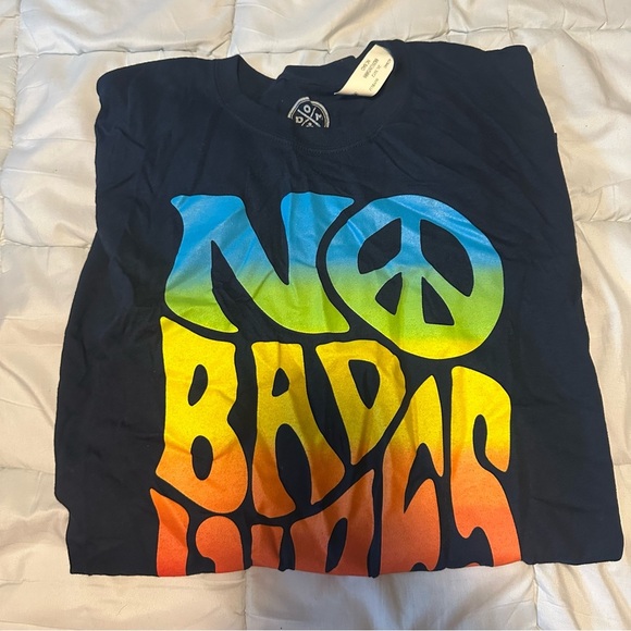 NEW Graphic Tee - No Bad Vibes SIZE 2xL - Picture 3 of 3